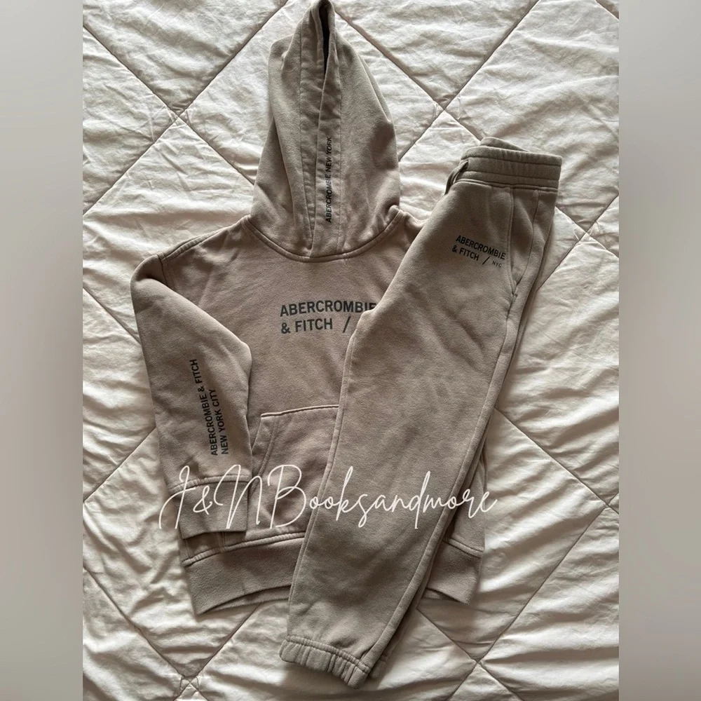 Kids Abercrombie &‎ Fitch Hoodie and Sweatpants Set Size 5/6